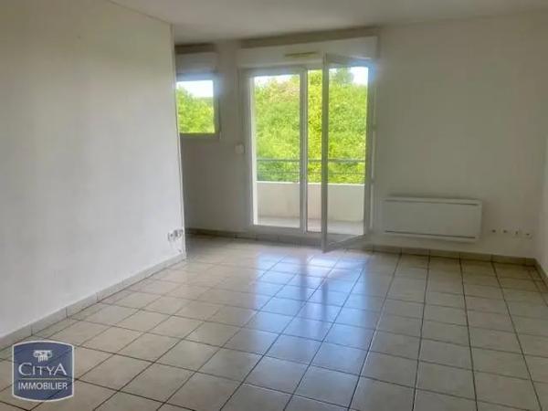 Appartement à louer 2 pièces 44.9m² Isbergues (62330)