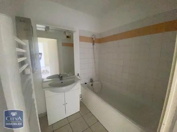 Appartement à louer 2 pièces 44.9m² Isbergues (62330)