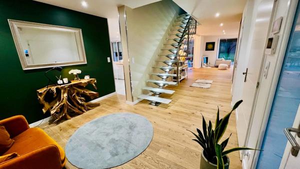 Propriété d’architecte de 285 m² sur parc paysager de 2900 m²