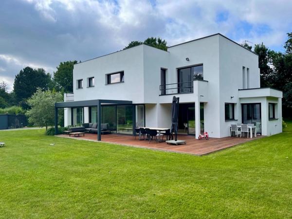 Propriété d’architecte de 285 m² sur parc paysager de 2900 m²