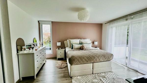 Propriété d’architecte de 285 m² sur parc paysager de 2900 m²