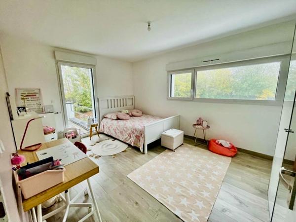 Propriété d’architecte de 285 m² sur parc paysager de 2900 m²