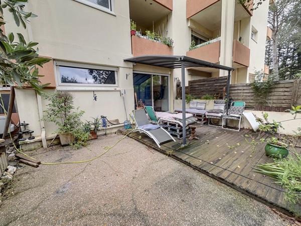 T2 bis en rez-de-jardin avec terrasse et bureau, quartier Clément-Ville