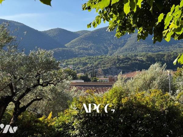 VILLA VUE SPLENDIDE AVEC PISCINE GARAGE CAVE ET TERRAIN NYONS 