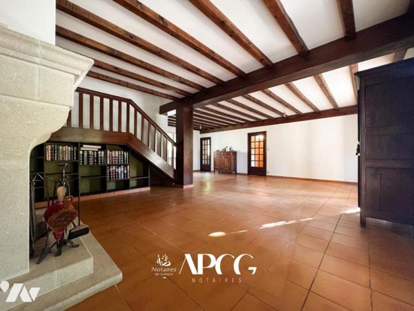 VILLA VUE SPLENDIDE AVEC PISCINE GARAGE CAVE ET TERRAIN NYONS 