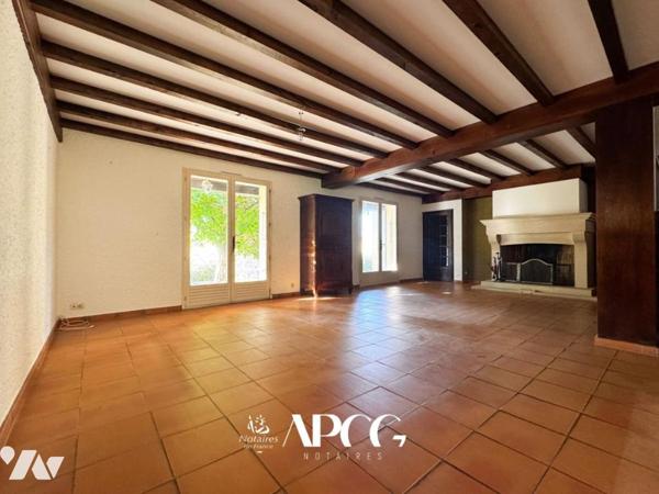 VILLA VUE SPLENDIDE AVEC PISCINE GARAGE CAVE ET TERRAIN NYONS 