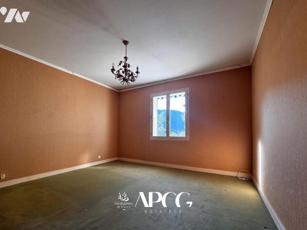 VILLA VUE SPLENDIDE AVEC PISCINE GARAGE CAVE ET TERRAIN NYONS 