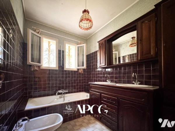 VILLA VUE SPLENDIDE AVEC PISCINE GARAGE CAVE ET TERRAIN NYONS 