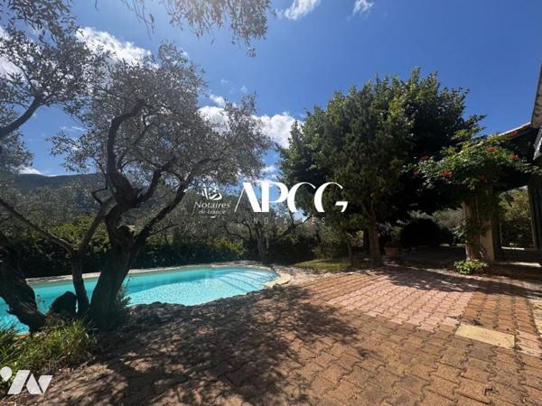 VILLA VUE SPLENDIDE AVEC PISCINE GARAGE CAVE ET TERRAIN NYONS 