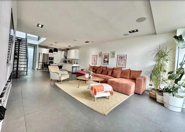 Vente                                                      Maison
                        
                     4 pièces                      123 m2                     à Alfortville