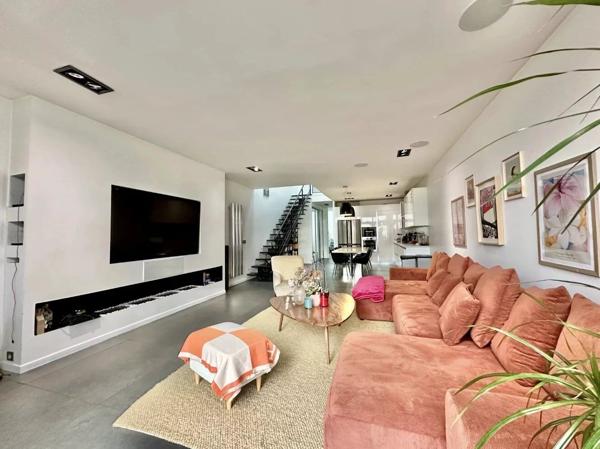 Vente                                                      Maison
                        
                     4 pièces                      123 m2                     à Alfortville