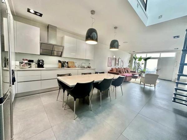 Vente                                                      Maison
                        
                     4 pièces                      123 m2                     à Alfortville