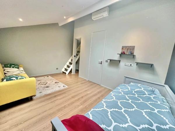 Vente                                                      Maison
                        
                     4 pièces                      123 m2                     à Alfortville