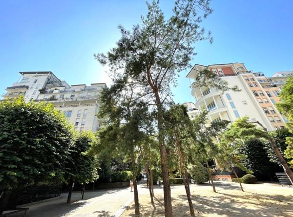 Vente / Appartement T2 à Courbevoie (92400)