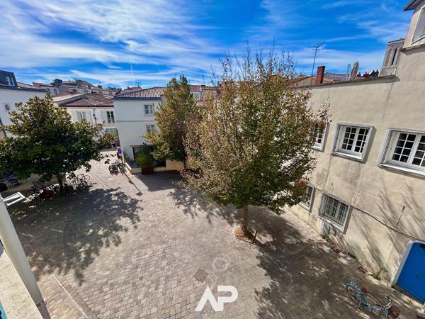 Spacieux appartement de 130 m² avec balcon et stationnement €626 400 ** - Référence MR627ED2-41