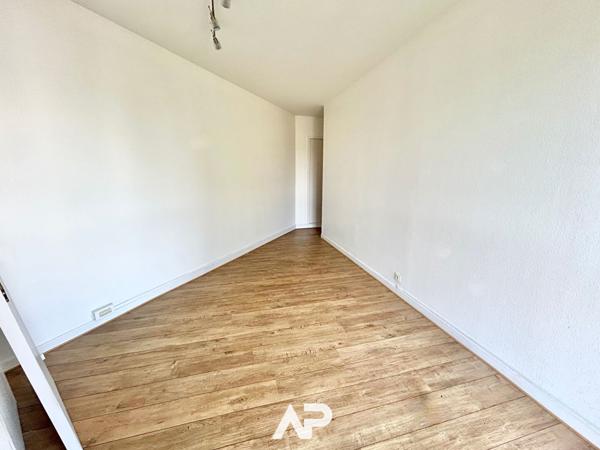 Spacieux appartement de 130 m² avec balcon et stationnement €626 400 ** - Référence MR627ED2-41
