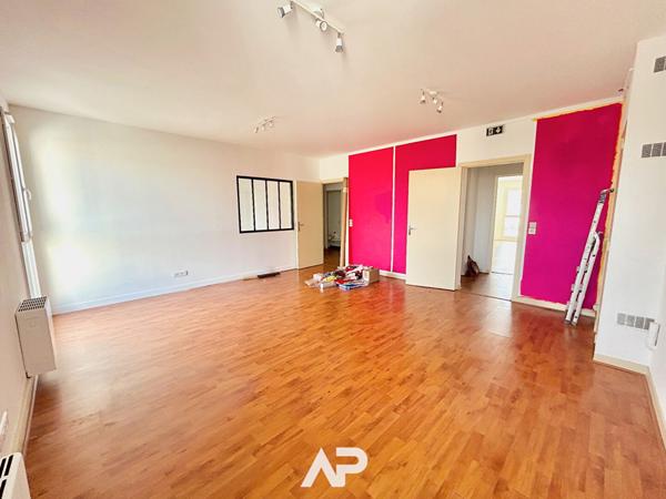 Spacieux appartement de 130 m² avec balcon et stationnement €626 400 ** - Référence MR627ED2-41