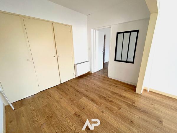 Spacieux appartement de 130 m² avec balcon et stationnement €626 400 ** - Référence MR627ED2-41