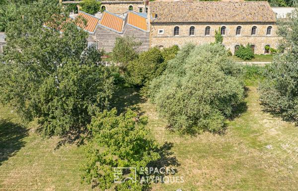 Espace polyvalent dans une ancienne manufacture en bord de Sorgue