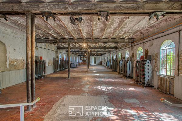 Espace polyvalent dans une ancienne manufacture en bord de Sorgue