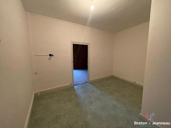 Immeuble à Saint Denis de Gastines