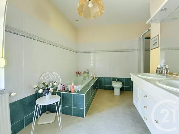 Maison à vendre  5 pièces - 141,75 m 2   CHATELAUDREN  - 22