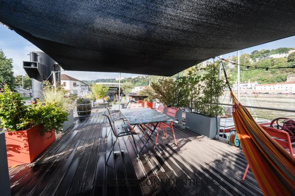 LYON 2 ème – UN LOFT D'EXCEPTION SUR L'EAU AU CŒUR DE LA VILLE