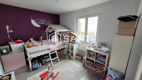 Immeuble 2 maisons 3 chambres chacunes, jardin, stationnement