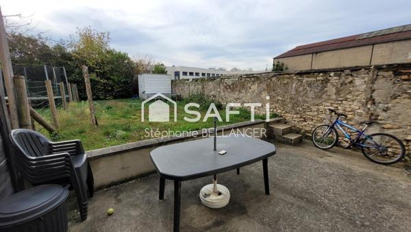 Immeuble 2 maisons 3 chambres chacunes, jardin, stationnement