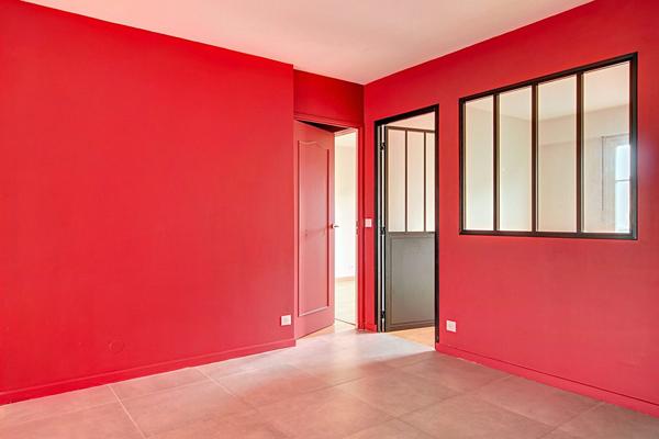 APPARTEMENT RUEIL-MALMAISON COEUR DE VILLE 4 PIECES 3 CHAMBRES AVEC BOX ET CAVE REFAIT A NEUF