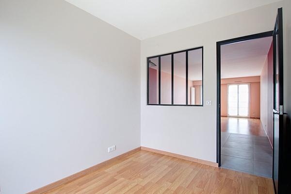 APPARTEMENT RUEIL-MALMAISON COEUR DE VILLE 4 PIECES 3 CHAMBRES AVEC BOX ET CAVE REFAIT A NEUF