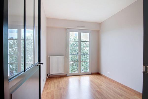 APPARTEMENT RUEIL-MALMAISON COEUR DE VILLE 4 PIECES 3 CHAMBRES AVEC BOX ET CAVE REFAIT A NEUF