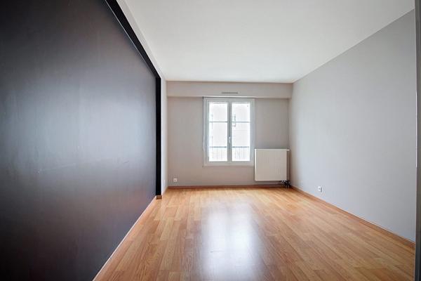 APPARTEMENT RUEIL-MALMAISON COEUR DE VILLE 4 PIECES 3 CHAMBRES AVEC BOX ET CAVE REFAIT A NEUF