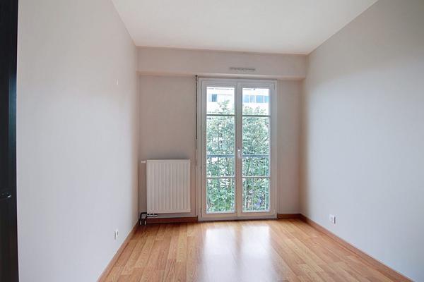 APPARTEMENT RUEIL-MALMAISON COEUR DE VILLE 4 PIECES 3 CHAMBRES AVEC BOX ET CAVE REFAIT A NEUF