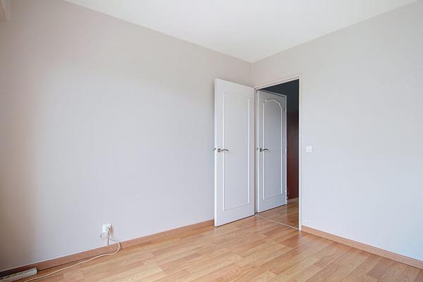 APPARTEMENT RUEIL-MALMAISON COEUR DE VILLE 4 PIECES 3 CHAMBRES AVEC BOX ET CAVE REFAIT A NEUF