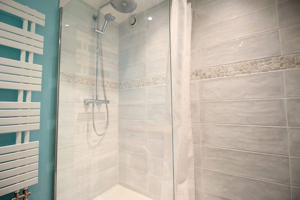 APPARTEMENT RUEIL-MALMAISON COEUR DE VILLE 4 PIECES 3 CHAMBRES AVEC BOX ET CAVE REFAIT A NEUF