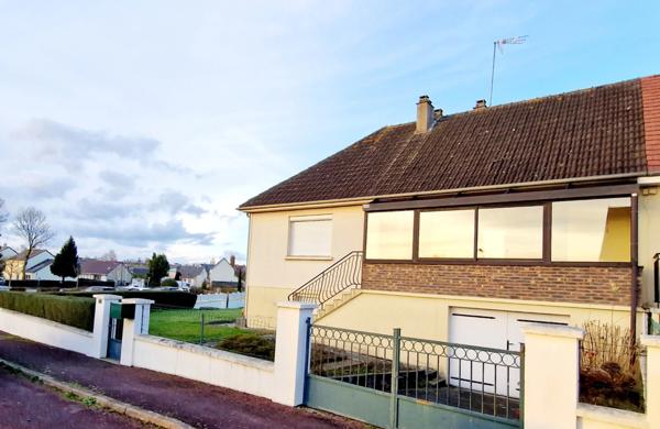 Exclusivité!!! Maison de village 5 pièces et d'environ 90 m², 3 chambres, sous sol complet 48 m²,jardin en plein cœur de Canisy