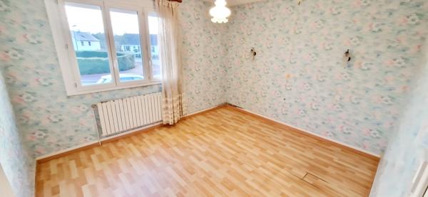 Exclusivité!!! Maison de village 5 pièces et d'environ 90 m², 3 chambres, sous sol complet 48 m²,jardin en plein cœur de Canisy