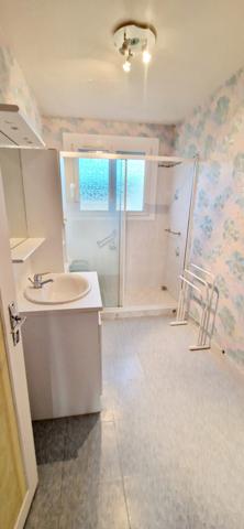 Exclusivité!!! Maison de village 5 pièces et d'environ 90 m², 3 chambres, sous sol complet 48 m²,jardin en plein cœur de Canisy