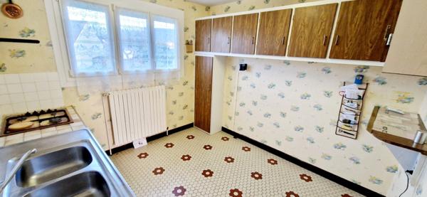 Exclusivité!!! Maison de village 5 pièces et d'environ 90 m², 3 chambres, sous sol complet 48 m²,jardin en plein cœur de Canisy