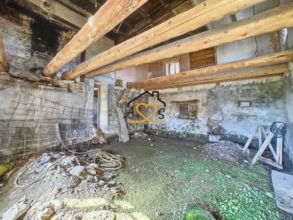 Domaize (63520) Grange à rénover à Domaize