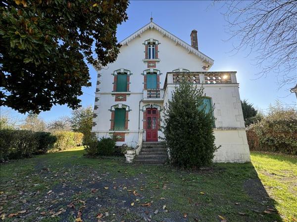 Maison à vendre |  Saint-Astier |  7 pièces | 153 m²
