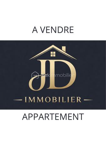 Emplacement recherché, prestations de qualité et faible copropriété !

En plein cœur de Royan, à seulement 140 mètres du Marché Central et à environ 500 mètres de la plage de la Grande Conche, découvrez cet agréable appartement de 45 m², situé au 1er étage d’une petite copropriété de seulement 4 lots.

Entièrement rénové à neuf avec des matériaux et équipements de qualité, cet appartement offre des prestations soignées et des finitions particulièrement travaillées. Il ne nécessite aucun travaux et propose un cadre de vie confortable, moderne et immédiatement fonctionnel.

Une distribution fonctionnelle

L’appartement se compose de :

• Une belle pièce de vie salon / cuisine, conviviale et lumineuse
• Une chambre
• Une salle d’eau
• Des WC indépendants
• Un balcon, agréable pour profiter d’un espace extérieur en plein centre-ville

Confort et prestations

La rénovation a été réalisée avec une attention particulière portée à la qualité et aux finitions :

• Rénovation complète à neuf
• Climatisation réversible
• Chauffage électrique
• Double vitrage
• Matériaux de qualité
• Finitions soignées
• Balcon
• Appartement prêt à vivre, sans travaux

Une petite copropriété aux charges maîtrisées

L’appartement se situe au sein d’une copropriété intimiste de seulement 4 lots, offrant un environnement calme et des charges de copropriété particulièrement raisonnables, d’environ 640 € par an pour cet appartement.

Un emplacement privilégié à Royan

Son emplacement permet de profiter pleinement de la vie royannaise à pied. Le Marché Central se trouve à seulement 140 mètres, tandis que la plage de la Grande Conche est accessible à environ 500 mètres.

Commerces, restaurants, services, marché et plage sont ainsi à proximité immédiate.

Un appartement clé en main, idéal pour une résidence principale, un pied-à-terre, une résidence secondaire ou un investissement locatif.

La qualité de sa rénovation, son balcon, ses faibles charges et son emplacement en plein centre-ville en font un bien particulièrement attractif.

À découvrir sans tarder !