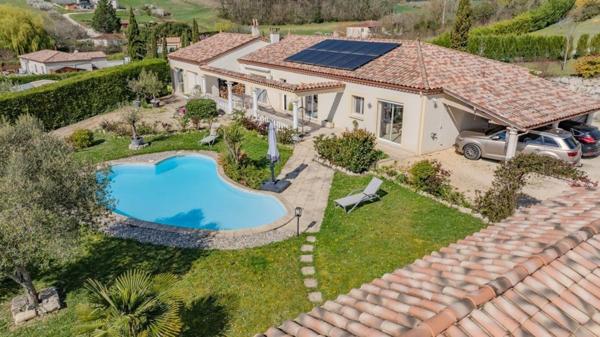 Villa spacieuse, jardin arboré, piscine