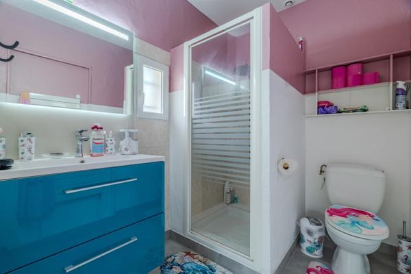 Villa spacieuse, jardin arboré, piscine