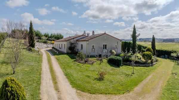 Villa spacieuse, jardin arboré, piscine