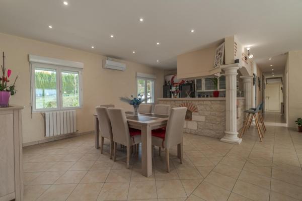 Villa spacieuse, jardin arboré, piscine