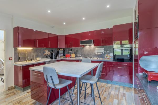 Villa spacieuse, jardin arboré, piscine