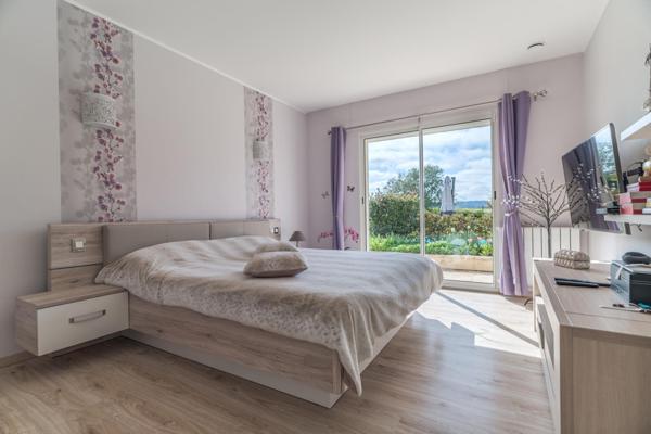 Villa spacieuse, jardin arboré, piscine