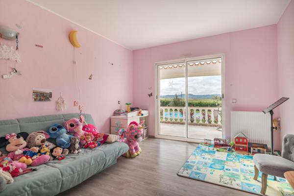 Villa spacieuse, jardin arboré, piscine